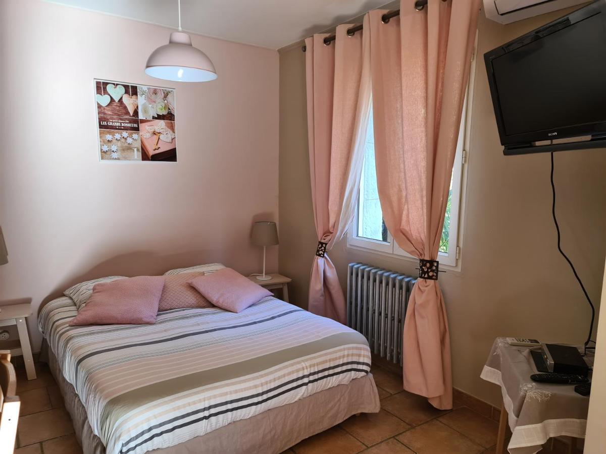 3 indépendants dans villa avec piscine terrasse, jardin, parking clos, wifi Meyreuil Exterior foto