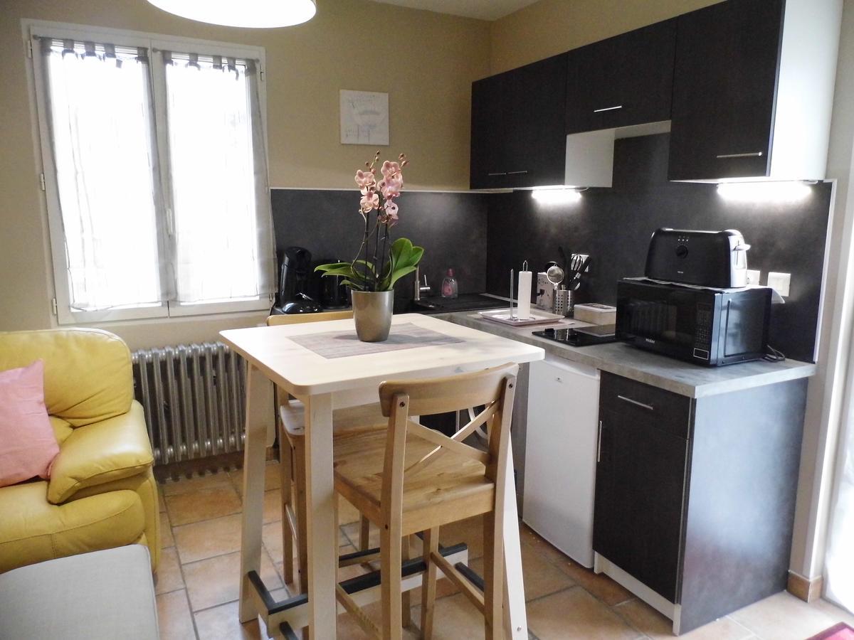 3 indépendants dans villa avec piscine terrasse, jardin, parking clos, wifi Meyreuil Exterior foto