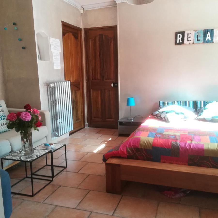 3 indépendants dans villa avec piscine terrasse, jardin, parking clos, wifi Meyreuil Exterior foto